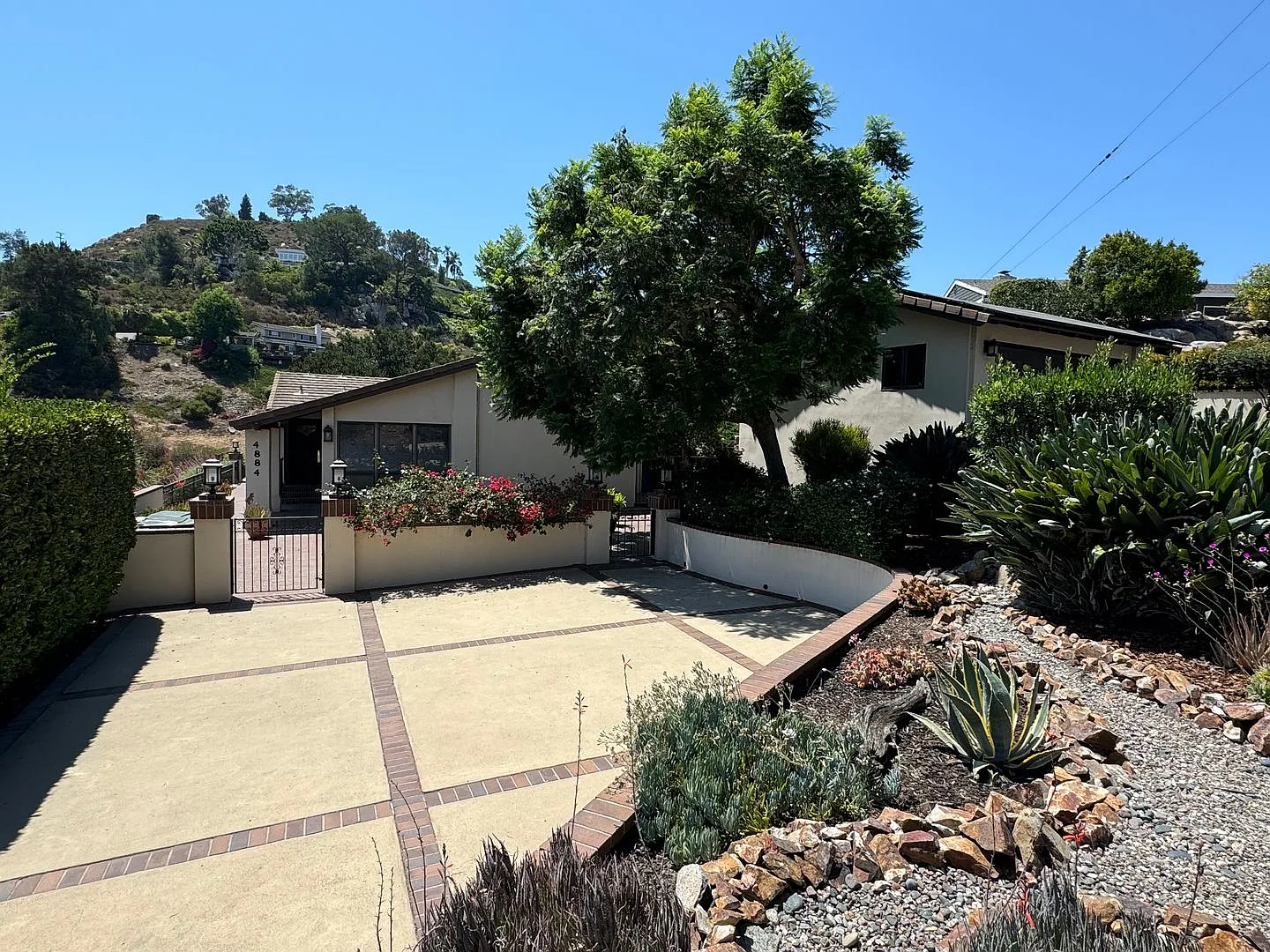 Beautiful Solar Powered View Home in Mt. Helix — Photo 1