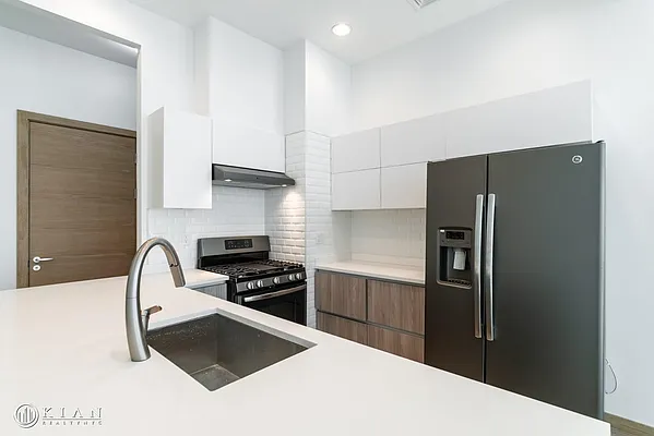 Rented by Kian Realty | media 19