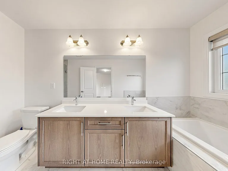90 Laing Dr — Photo 35
