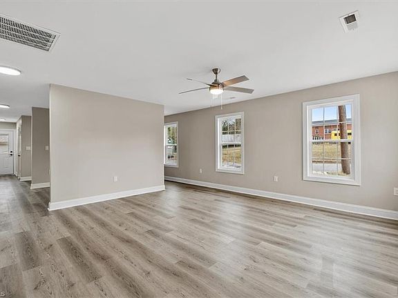 5th image of 1700 Phillips Ave