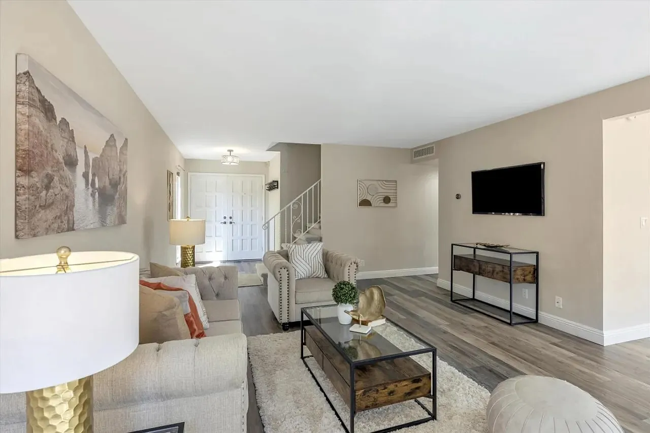 3 bed, 2.5 bath, 1640 sqft, $1,500 — Photo 3