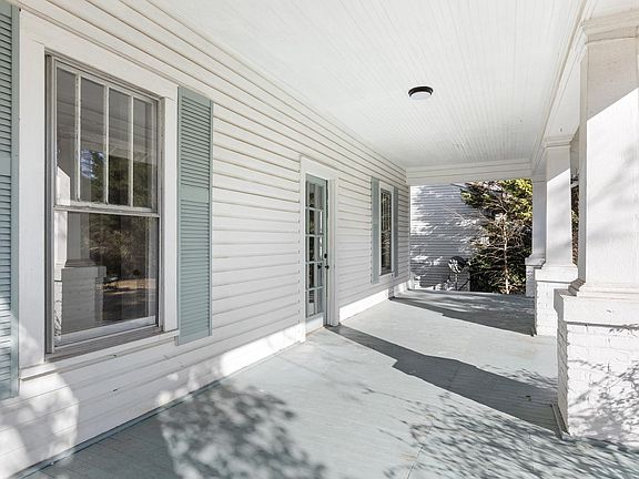 2nd image of 2426 Vesson Ave #A
