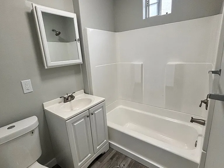 914 W 80th St #918 — Photo 2