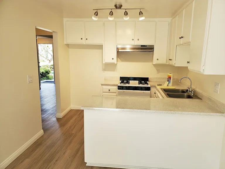 10500 Westminster Ave — Photo 21