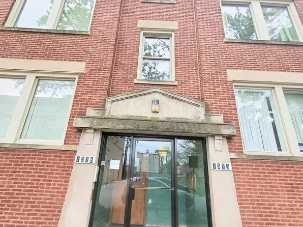 1525 E 68th St #2, Chicago, IL 60637