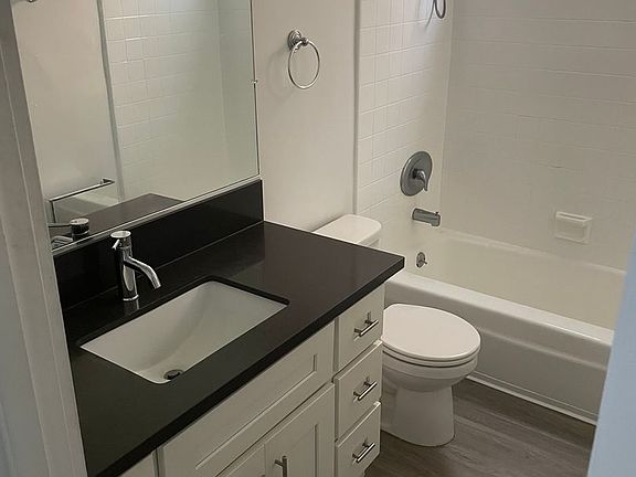5th image of 1284 Havenhurst Dr #105