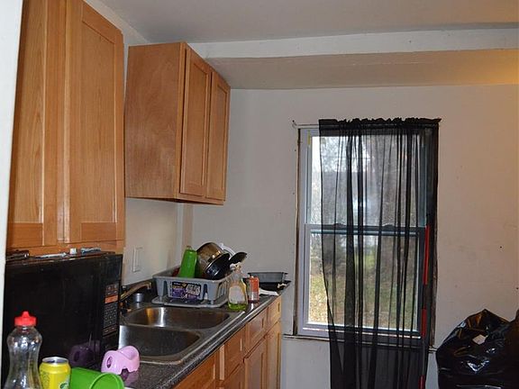 3rd image of 341 Hastings Ave
