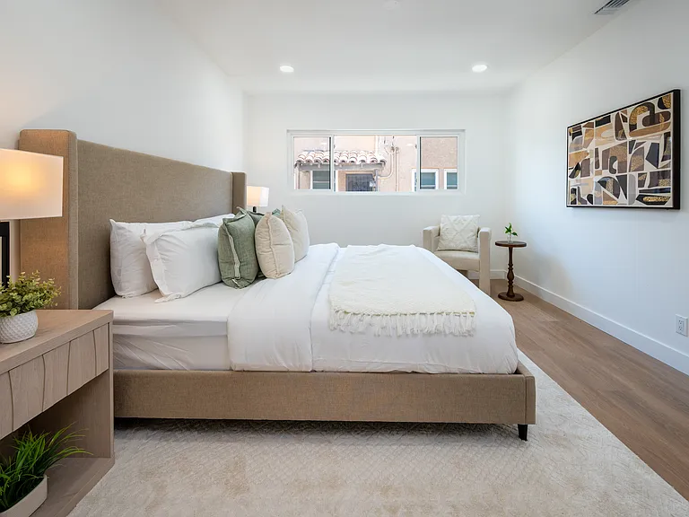 1546 S Hayworth Ave #4 — Photo 17