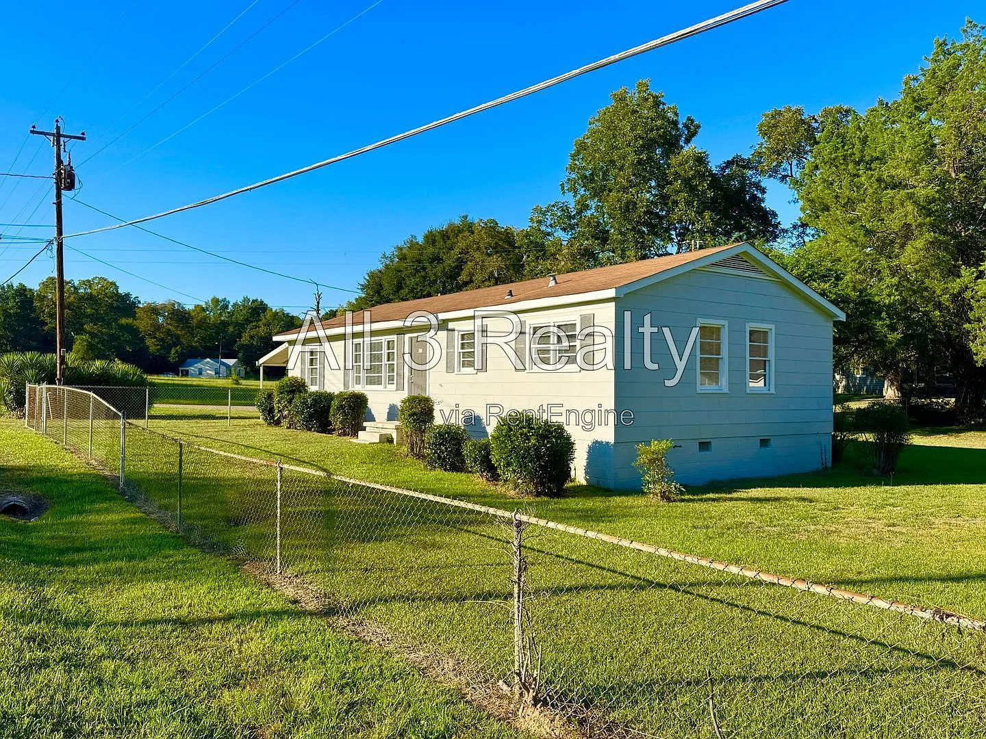 3 bed, 1.0 bath, 1200 sqft, $1,195 — Photo 3