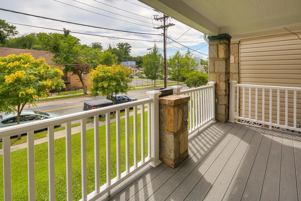3 bed, 1.5 bath, 1200 sqft, $2,475 — Photo 2