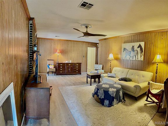 5th image of 3000 Old Farm Rd