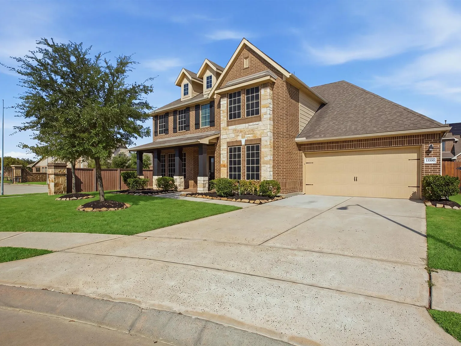 4 bed, 4.5 bath, 3430 sqft, $3,900 — Photo 1