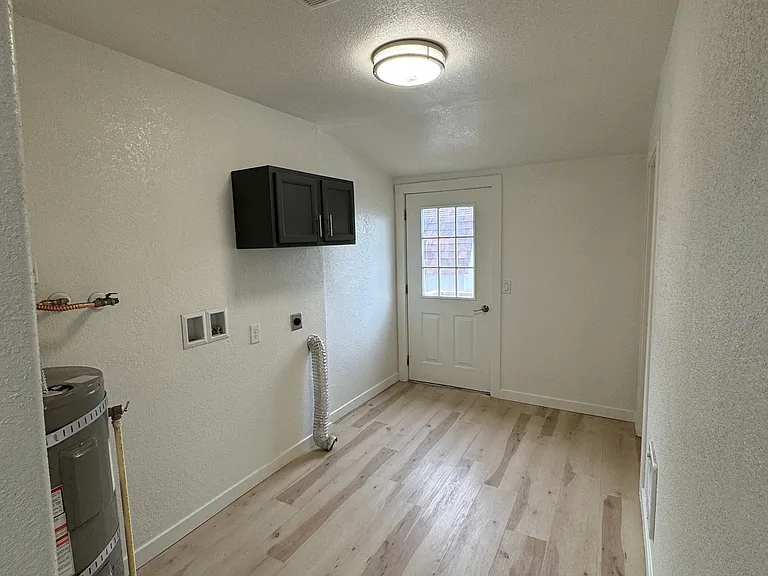 805 N 2nd St — Photo 18