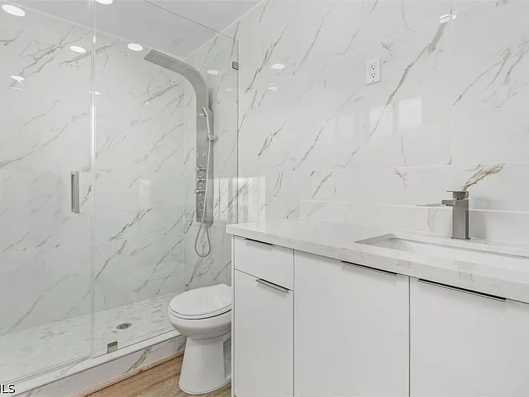 6043 Birnam Wood Ln — Photo 7