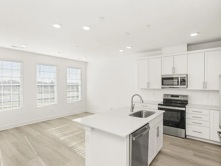 320 Lynwood Station Blvd — Photo 12