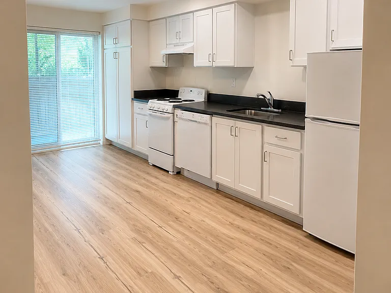 Russo Apartments — Photo 33