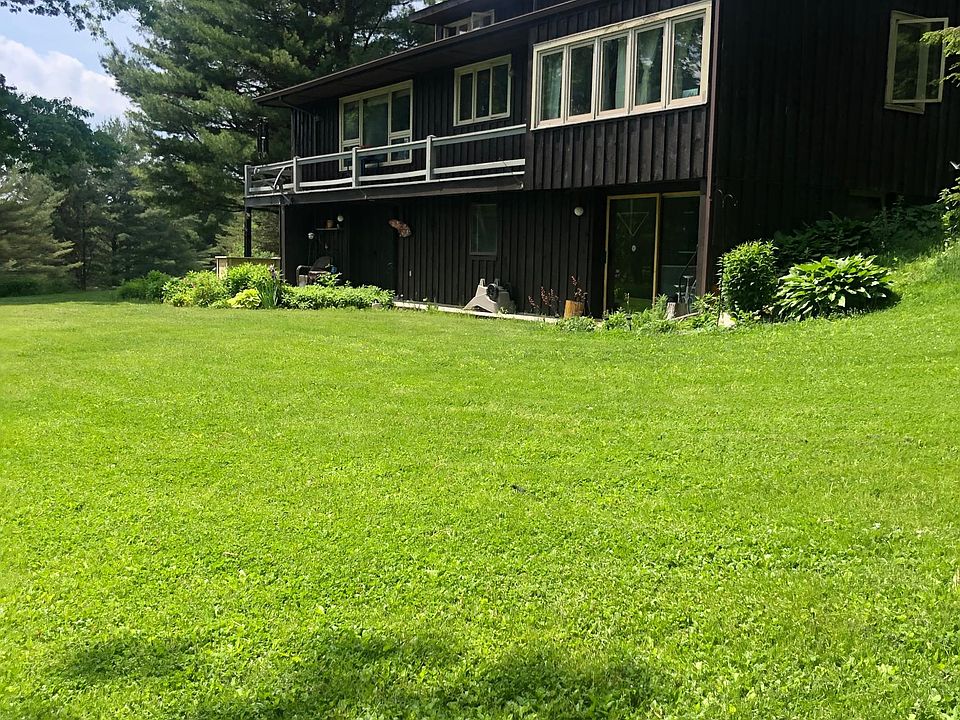 Front yard for the apt which is on the first floor with 2 sliding doors.