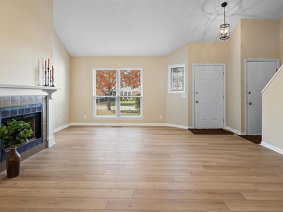 3rd image of 1811 Twin Oaks Ln