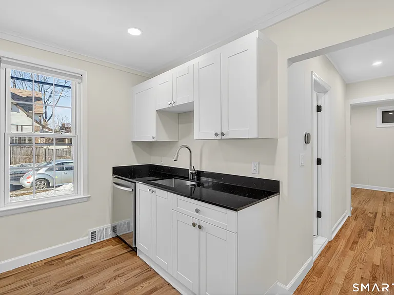 195 Laurel Pl — Photo 3