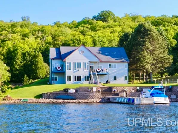 19050 Canal Rd, Houghton, MI 49931