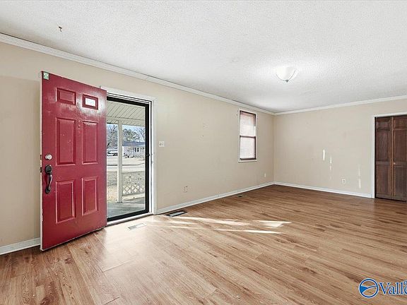 5th image of 1008 Peck Rd NE