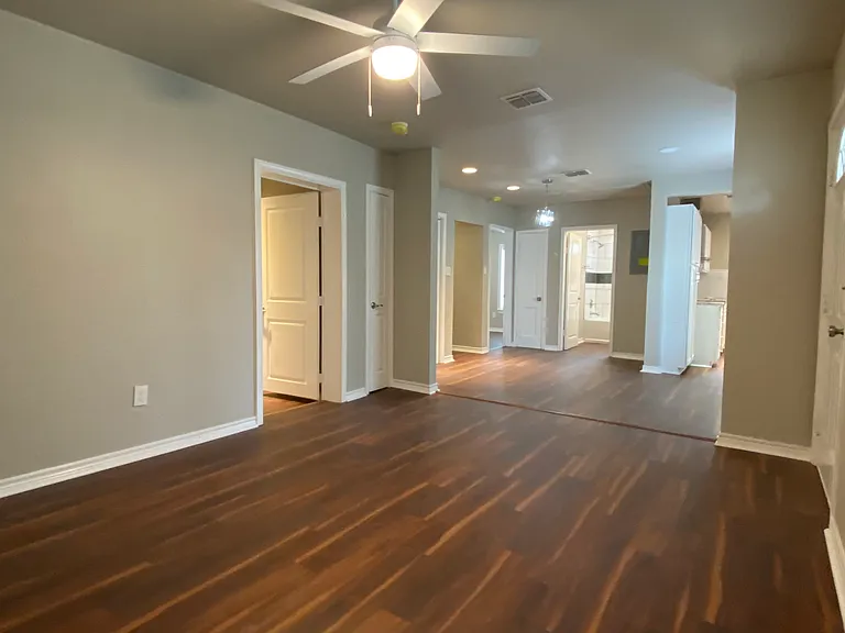 2118 Burnet St — Photo 16