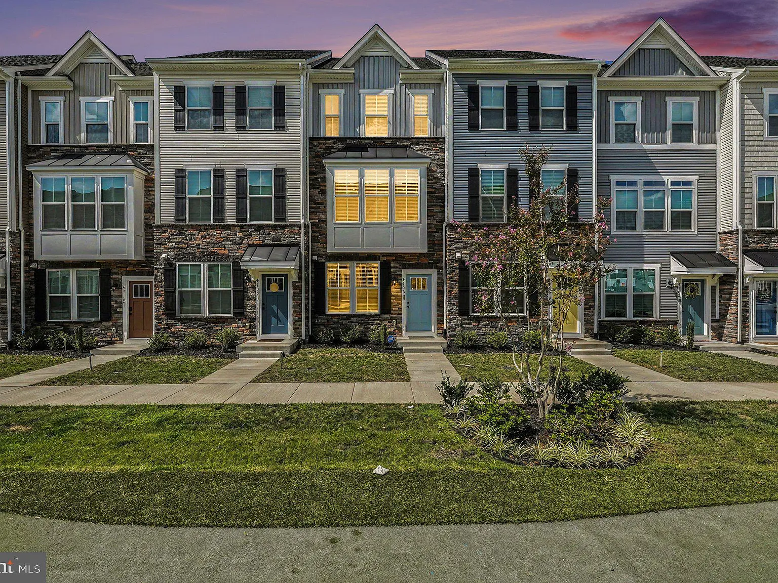 3 bed, 3.5 bath, 1704 sqft, $2,500 — Photo 1