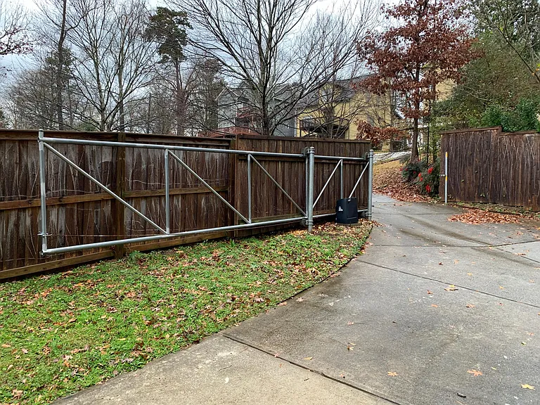 Gate