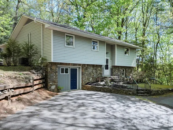 84 Chisholm St, Saluda, NC 28773