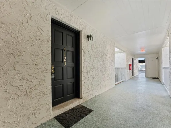 4611 W North B St APT 123, Tampa, FL 33609