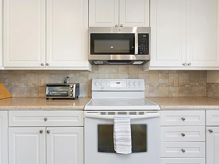 Full kitchen