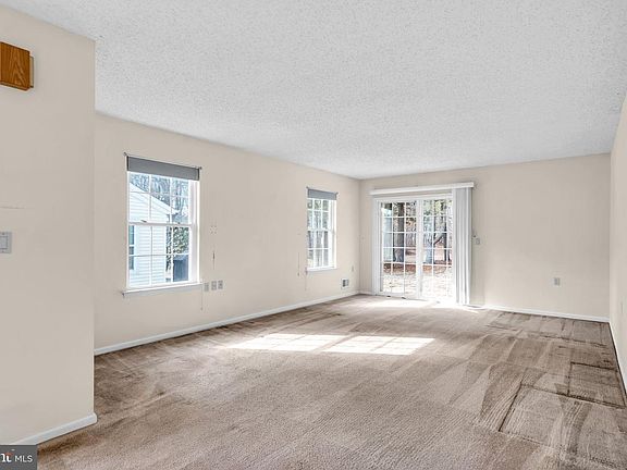 4th image of 146 Pine Oak Blvd