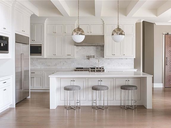 2nd image of 808 Champagne Dr