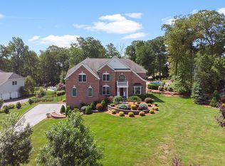 27 Sovereign Dr, Flanders, NJ 07836