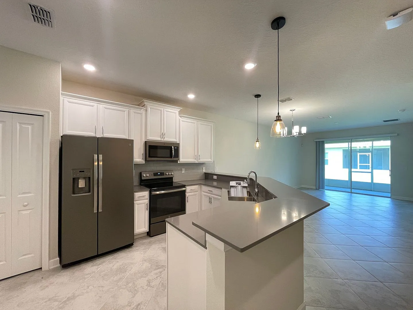 Championsgate villa in gated golf community with Resort style amenities! — Photo 3
