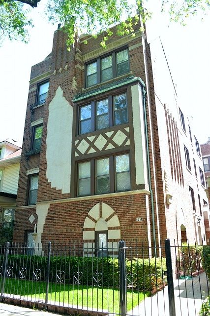 1st image of 6237 N Lakewood Ave APT 2B