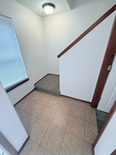 3 bed, 2.5 bath, 1375 sqft, $2,200 — Photo 4