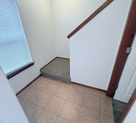 4th image of 4 SW Boundary St APT 2