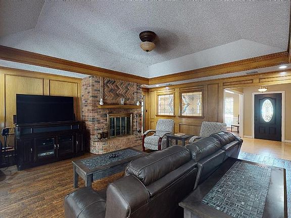 2nd image of 421 Moran Dr