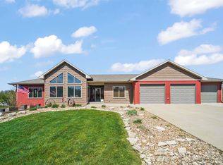 101 Ruth Rd, Waverly, IA 50677
