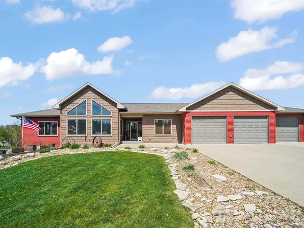 101 Ruth Rd, Waverly, IA 50677