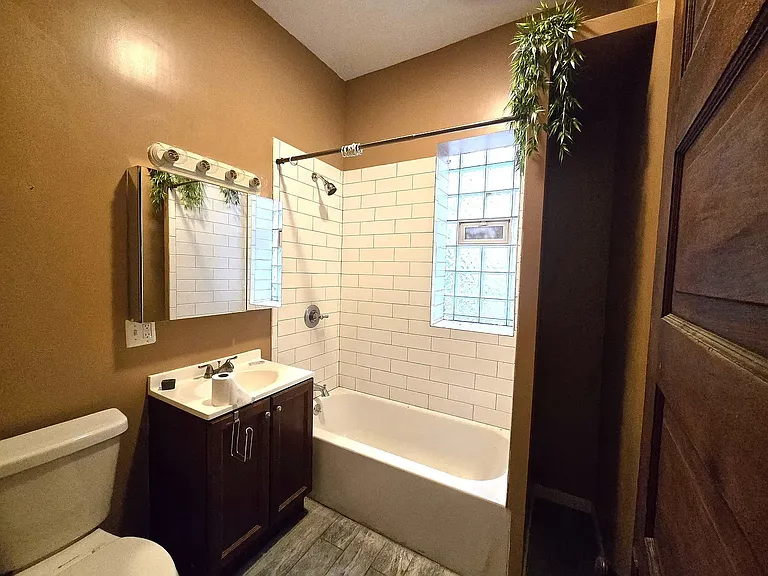 6339 S Eberhart Ave #1 — Photo 6