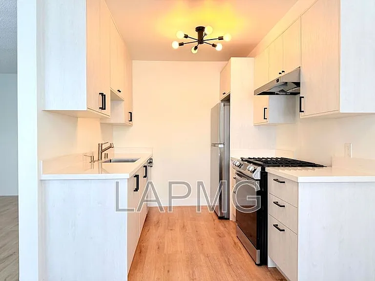 119 N Hillcrest Blvd #16 — Photo 10