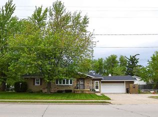 218 W 20th Ave, Oshkosh, WI 54902