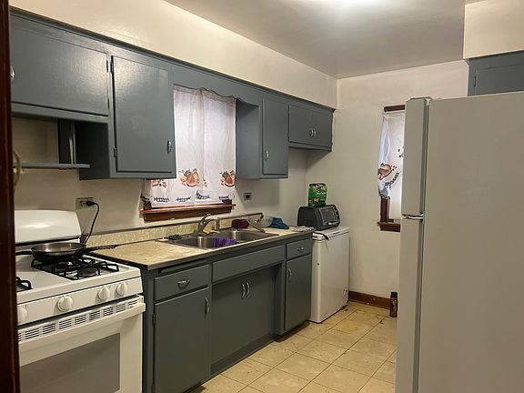 4th image of 14218 S Wallace Ave