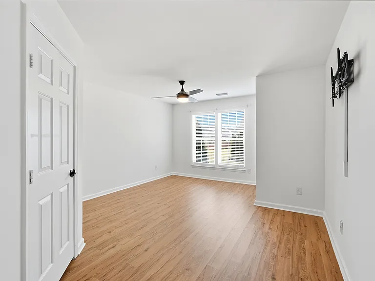 4084 Holly Villa Cir — Photo 31