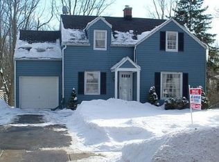 46 Parkdale Dr, Lancaster, NY 14086