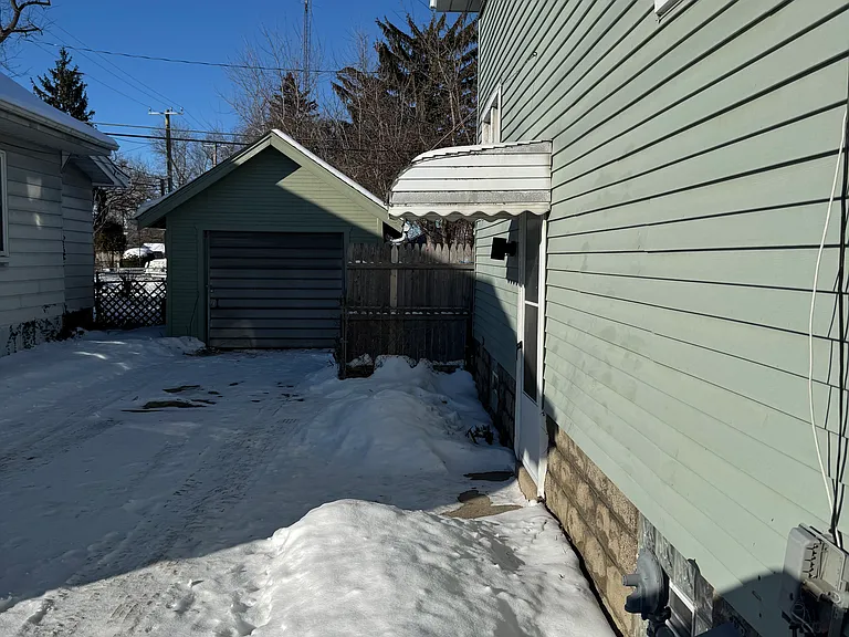 1419 10th Ave — Photo 3