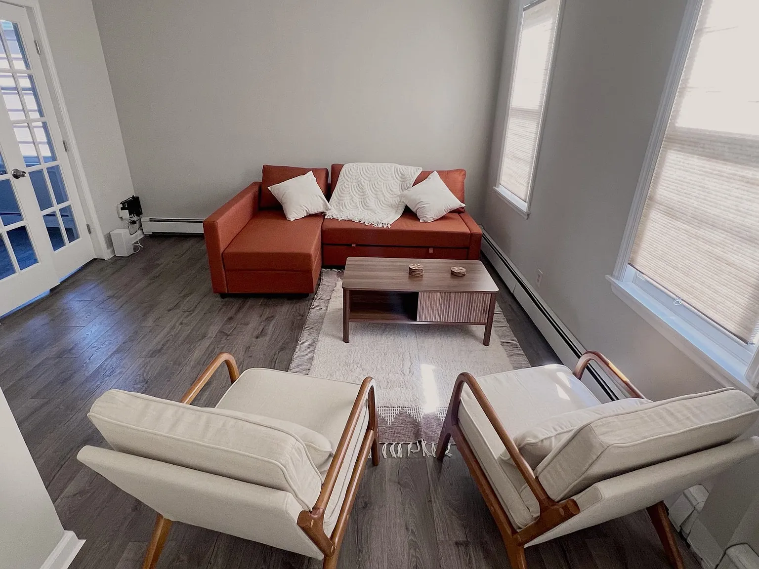 2 bed, 700 sqft, $2,300 — Photo 2