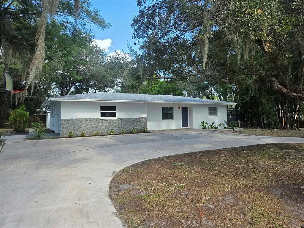 4 bed, 2.0 bath, 1654 sqft, $2,499 — Photo 3